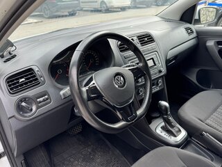 2018 Volkswagen Polo V Рестайлинг, белый, 1370000 рублей, вид 5