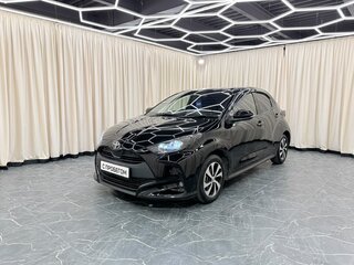 2020 Toyota Yaris IV, чёрный, 1229000 рублей, вид 2