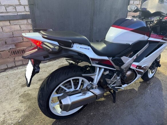 2020 Honda VFR 800, белый, 1000000 рублей - вид 8