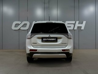 2014 Mitsubishi Outlander III Рестайлинг, белый, 1689000 рублей, вид 4
