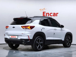 2023 Chevrolet TrailBlazer III Рестайлинг, белый, 2100000 рублей, вид 3