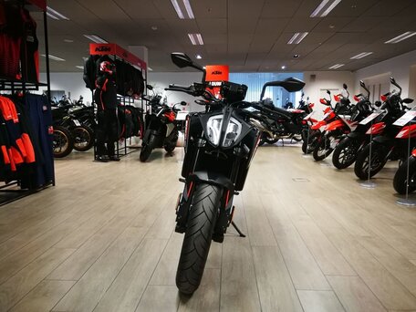 2026 KTM 790 Duke, чёрный, 1150000 рублей, вид 4
