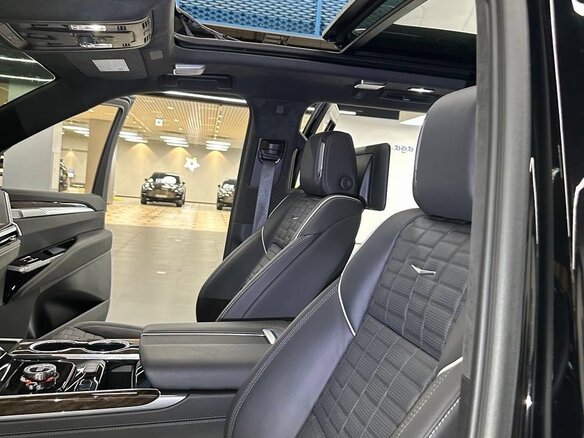 2025 Cadillac Escalade ESV V Рестайлинг, чёрный, 18000000 рублей - вид 7