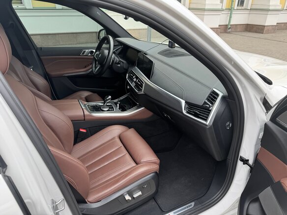 2021 BMW X5 40i IV (G05/G18), белый, 7950000 рублей - вид 7