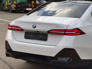 2024 BMW 5 серии 523d VIII (G60/G61/G68), белый, 7000000 рублей, вид 5