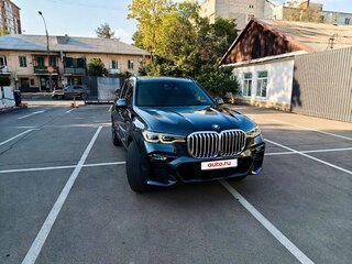 2021 BMW X7 40i I (G07), серый, 8000000 рублей, вид 3