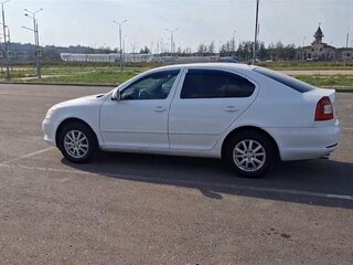 2013 Skoda Octavia II (A5) Рестайлинг, белый, 600000 рублей, вид 4