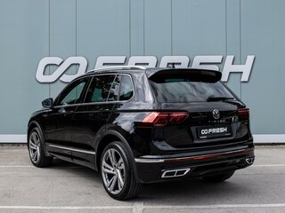 2021 Volkswagen Tiguan II Рестайлинг, чёрный, 4799000 рублей, вид 2