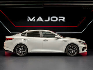 2019 Kia Optima IV Рестайлинг, белый, 1990000 рублей, вид 4