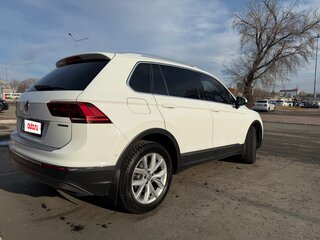 2017 Volkswagen Tiguan II, белый, 2850000 рублей, вид 4