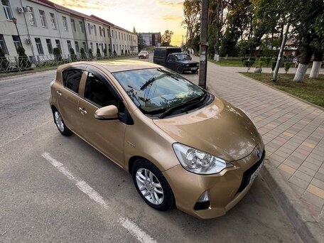 2012 Toyota Aqua I, жёлтый, 600000 рублей, вид 1