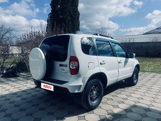 2012 Chevrolet Niva I Рестайлинг, белый, 525000 рублей, вид 2