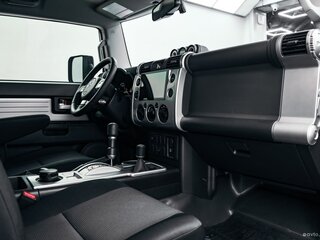 2021 Toyota FJ Cruiser, белый, 6500000 рублей, вид 4