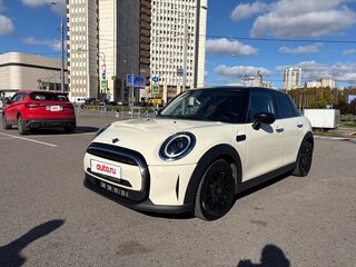 2021 Mini Hatch Cooper III (F55/F56) Рестайлинг 2, белый, 2685000 рублей, вид 1