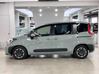 2022 Toyota Sienta III, зелёный, 1200000 рублей, вид 3