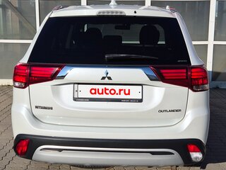 2019 Mitsubishi Outlander III Рестайлинг 3, белый, 2390000 рублей, вид 3