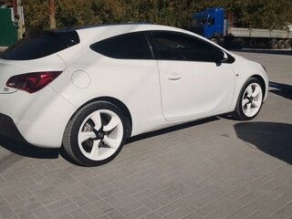 2012 Opel Astra GTC J Рестайлинг, белый, 699000 рублей, вид 4