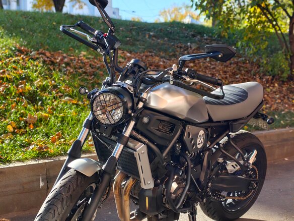 2015 Yamaha XSR700, серебристый, 597000 рублей