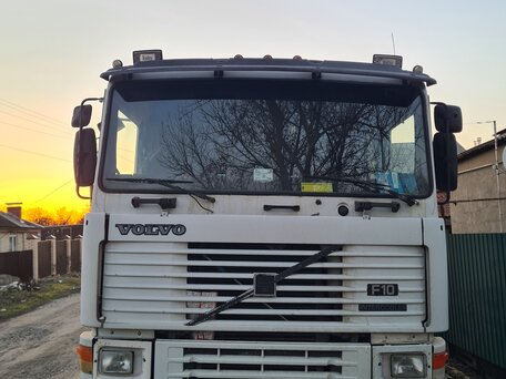 1990 Volvo F-Series, белый, 1150000 рублей, вид 2