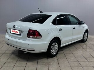 2017 Volkswagen Polo V Рестайлинг, белый, 940000 рублей, вид 5