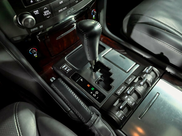 2008 Lexus LX 570 III, серебристый, 3000000 рублей - вид 14