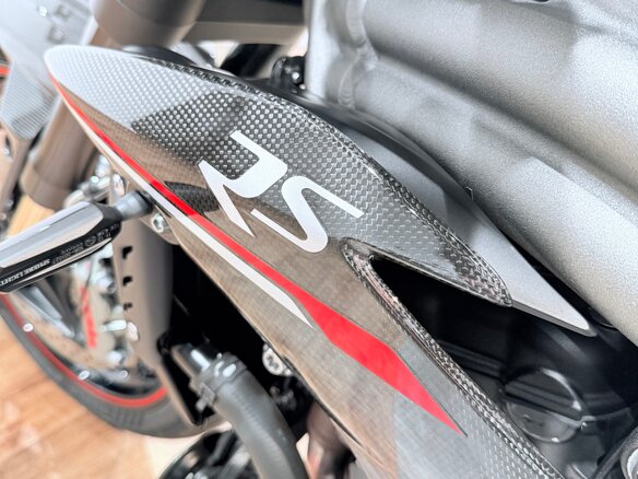 2018 Triumph Speed Triple, чёрный, 999000 рублей - вид 23