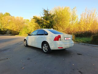 2011 Volvo S40 II Рестайлинг, белый, 552000 рублей, вид 3