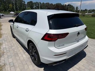 2023 Volkswagen Golf VIII, белый, 1810010 рублей, вид 3