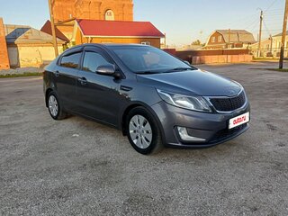 2013 Kia Rio 5-speed III, серый, 740000 рублей, вид 4