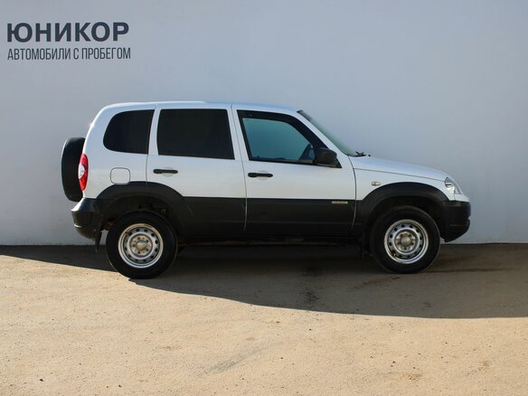 2017 Chevrolet Niva I Рестайлинг, белый, 619000 рублей - вид 3