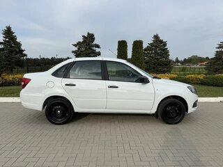 2026 Lada (ВАЗ) Granta I Рестайлинг, белый, 775000 рублей, вид 3