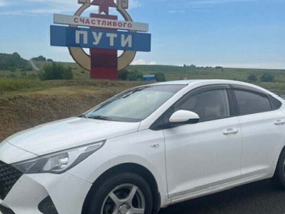 2022 Hyundai Solaris II Рестайлинг, белый, 1550000 рублей - вид 1