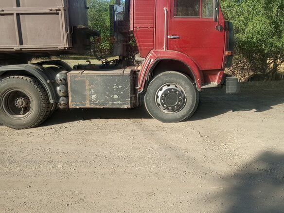 1988 КамАЗ 54112, красный, 1150000 рублей