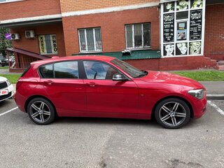 2012 BMW 1 серии 118i II (F20/F21), красный, 1800000 рублей, вид 4