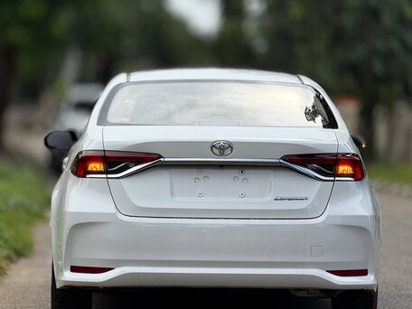 2022 Toyota Corolla XII (E210) Рестайлинг, белый, 1640000 рублей, вид 5