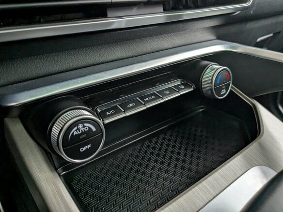 2023 Geely Coolray I, серый, 1845000 рублей - вид 27