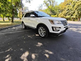 2017 Ford Explorer V Рестайлинг, белый, 2299000 рублей, вид 3