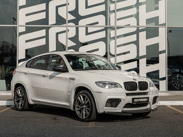 2014 BMW X6 M I (E71) Рестайлинг, белый, 3200000 рублей