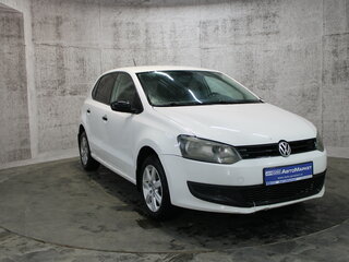 2009 Volkswagen Polo V, белый, 330000 рублей, вид 3