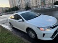 2015 Toyota Camry VII (XV50) Рестайлинг, белый, 1450000 рублей - вид 2