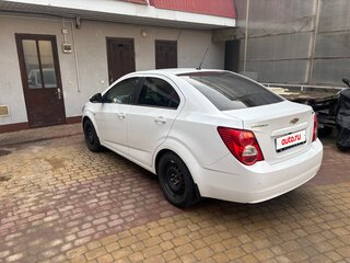 2014 Chevrolet Aveo II, белый, 1000000 рублей, вид 1
