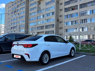 2019 Kia Rio IV, белый, 1100000 рублей, вид 4