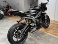 2020 Triumph Street Triple, чёрный, 999000 рублей - вид 2