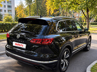 2020 Volkswagen Touareg III, чёрный, 5100000 рублей, вид 3