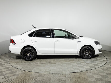 2017 Volkswagen Polo V Рестайлинг, белый, 1199700 рублей, вид 4