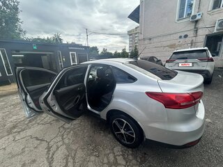 2017 Ford Focus III Рестайлинг, серебристый, 1200000 рублей, вид 3