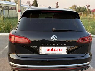2020 Volkswagen Touareg III, чёрный, 6000000 рублей, вид 3