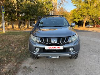 2017 Mitsubishi L200 V, серый, 2120000 рублей, вид 2