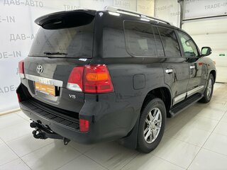 2015 Toyota Land Cruiser 200 Series Рестайлинг 1, чёрный, 3299000 рублей, вид 4