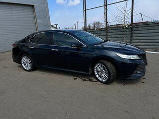 2020 Toyota Camry VIII (XV70), синий, 3290000 рублей, вид 4